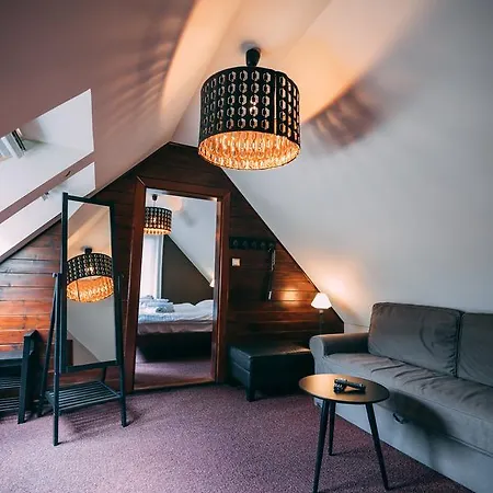 Wellness Lampasik 住宿加早餐酒店 4*
